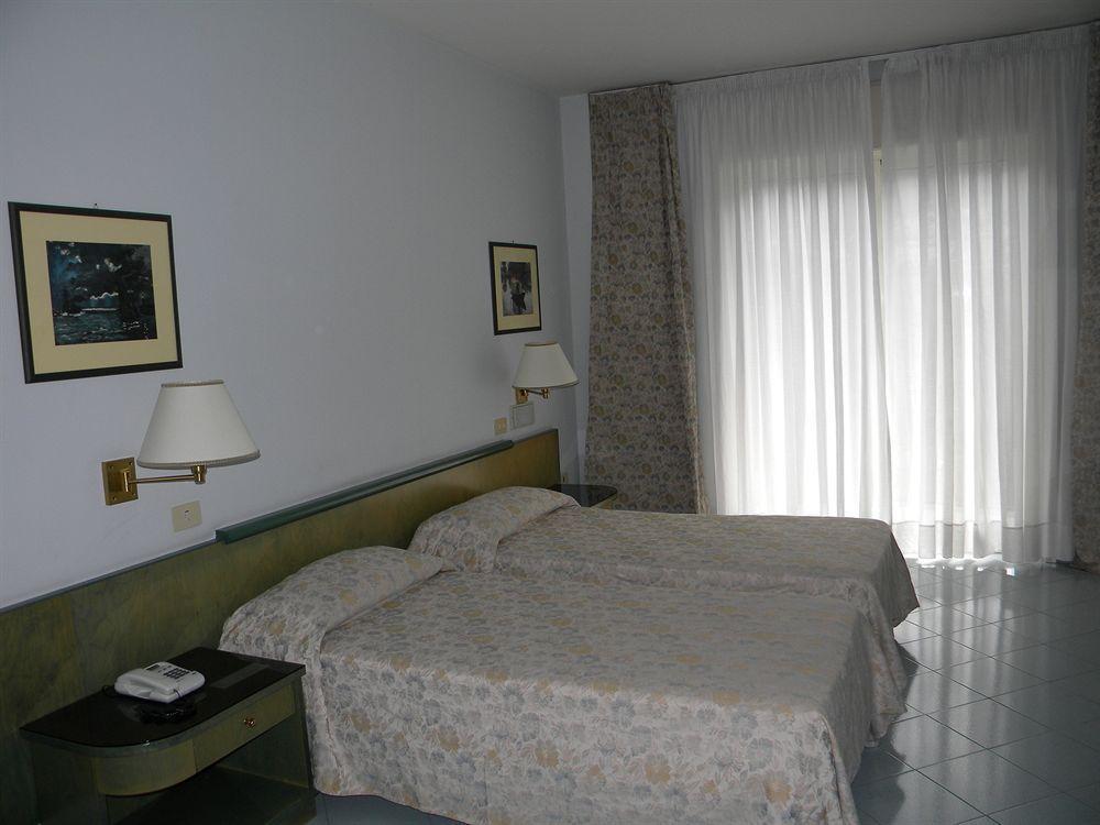 Hotel Dei Congressi Кастелламмаре-ди-Стабия Экстерьер фото